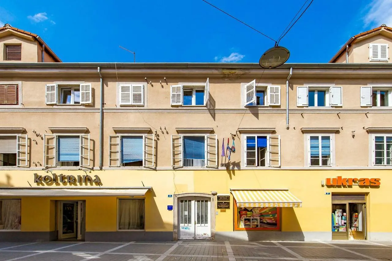 Apartment Mirrors Rijeka 0*,